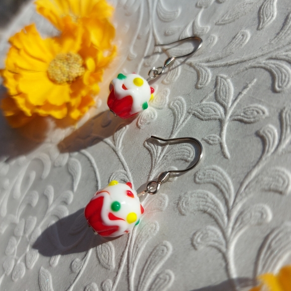 Cute and colorful glass cupcake earrings - Picture 2 of 5